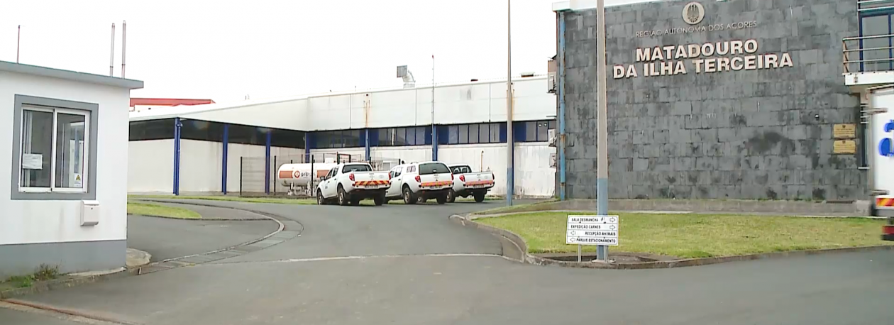 Imagem de Trabalhadores dos matadouros em greve por falta de pagamento de retroativos de 2024