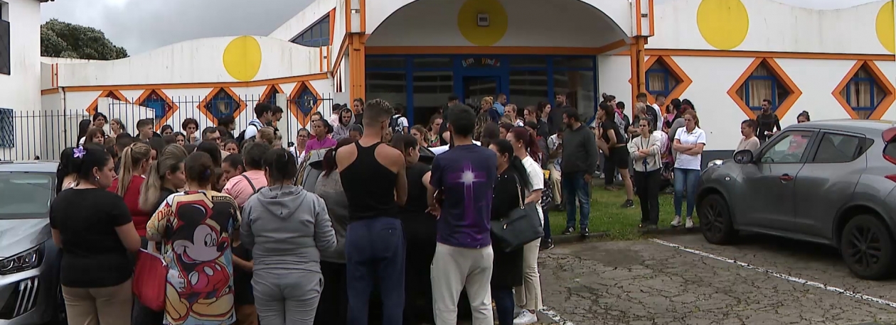 Imagem de Pais revoltados com alegados maus tratos a bebés e crianças em Rabo de Peixe