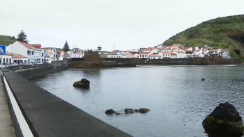 Imagem de Governo Regional vai investir 3M€ na proteção da orla costeira de Porto Pim