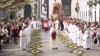 Imagem de Milhares de fiéis na mudança da imagem do Senhor Santo Cristo dos Milagres