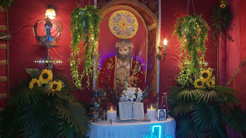 Imagem de Devoção ao Senhor Santo Cristo: Jovem cria espaço de homenagem no Nordeste
