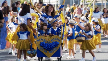 Imagem de Marchas de São Pedro coloriram e alegraram Avenida D. João III em Ponta Delgada