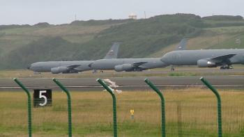 Imagem de EUA pediram autorização a Portugal para 12 aviões utilizarem a Base das Lajes
