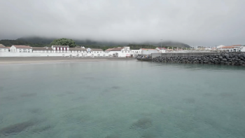 Imagem de Graciosa hasteou primeira Bandeira Azul de Portugal