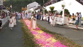 Imagem de Corpo de Deus: Tradição religiosa percorre as ruas da Povoação