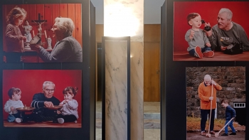 Imagem de Exposição de fotografia junta 73 crianças e 50 idosos