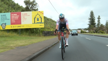 Imagem de Ciclista açoriano João Medeiros prepara participação na Volta a Portugal em bicicleta