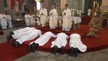 Imagem de Jubileu dos Sacerdotes na Sé de Angra ordenou sete diáconos permanentes