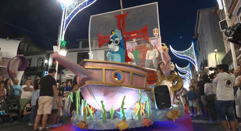 Imagem de Sanjoaninas: Cortejo infantil enche ruas de Angra