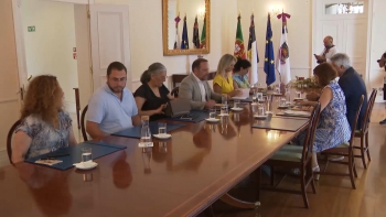 Imagem de PS apresenta projeto-lei para que alunos possam deduzir viagens no IRS