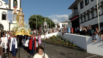Imagem de Milhares de fiéis participaram na missa e procissão em honra de Santa Maria Madalena