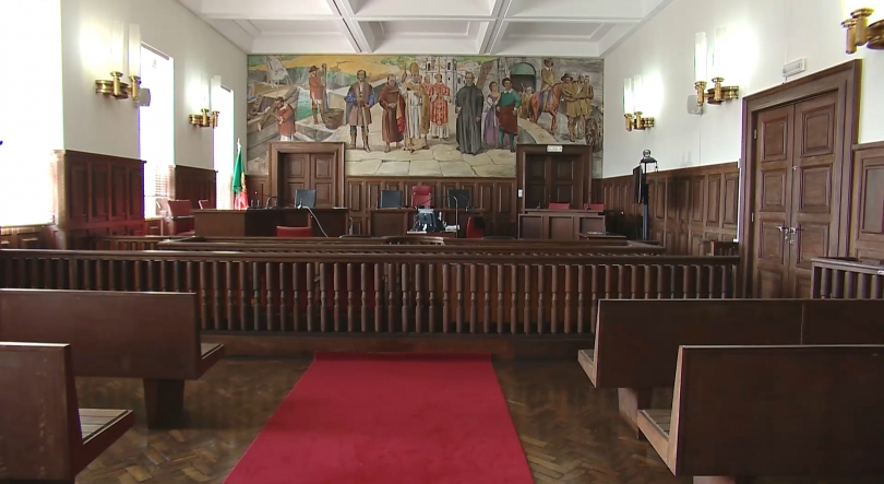 Imagem de Tribunal de Angra condena 4 pessoas pelo homicídio e furto qualificado de homem de 77 anos