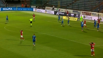 Imagem de Santa Clara perde por 2-1 no jogo com o Varazdin na Croácia