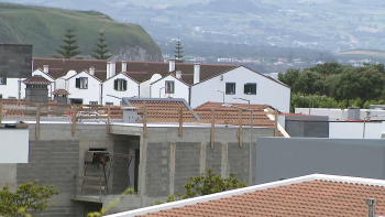 Imagem de Ass. de Empresários de Construção Civil teme pelas obras que decorre em todas as ilhas