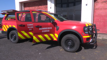Imagem de Bombeiros do Corvo recebem viatura ligeira de socorro