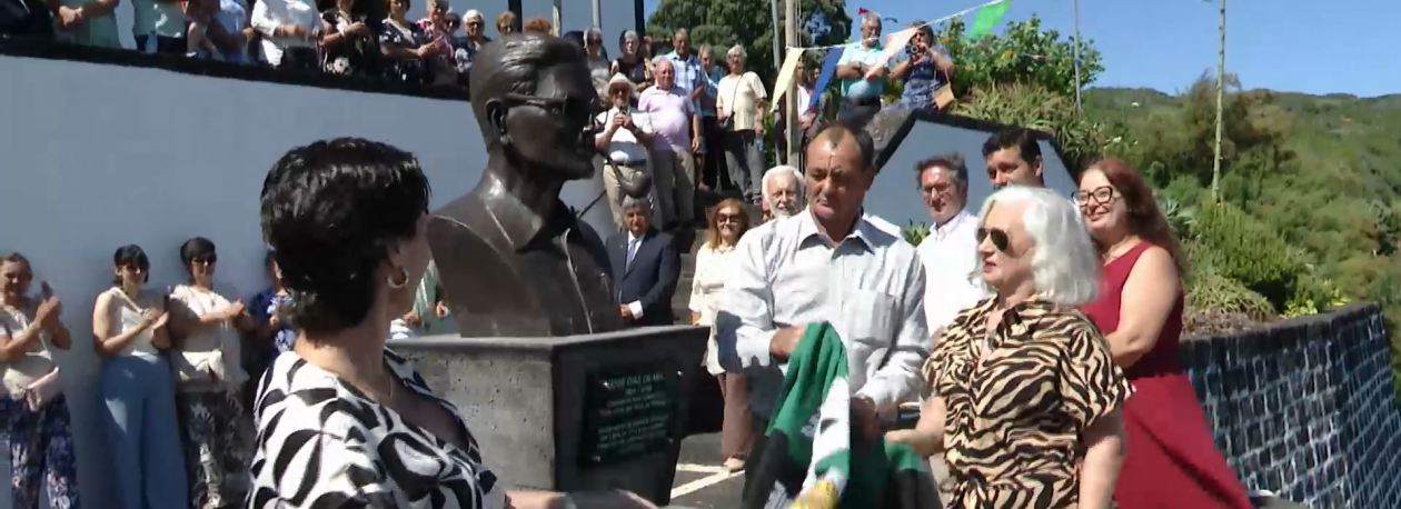 Imagem de Lajes do Pico homenageia centenário de Dias de Melo com busto do escritor