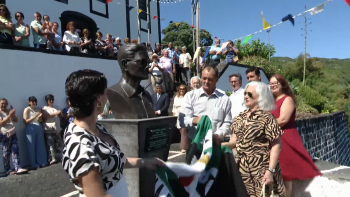Imagem de Lajes do Pico homenageia centenário de Dias de Melo com busto do escritor