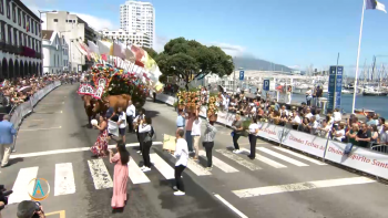 Imagem de Cortejo Etnográfico das Festas do Espírito Santo volta a reunir centenas de pessoas