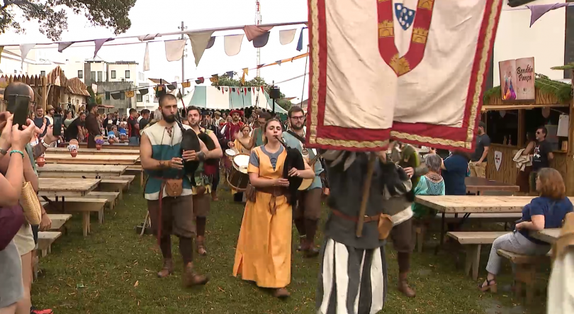 Imagem de Desfile de abertura marca início da 14ª edição da Feira Quinhentista