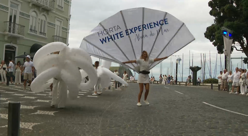 Imagem de Centenas marcam presença para mais uma edição da Festa Branca na Horta