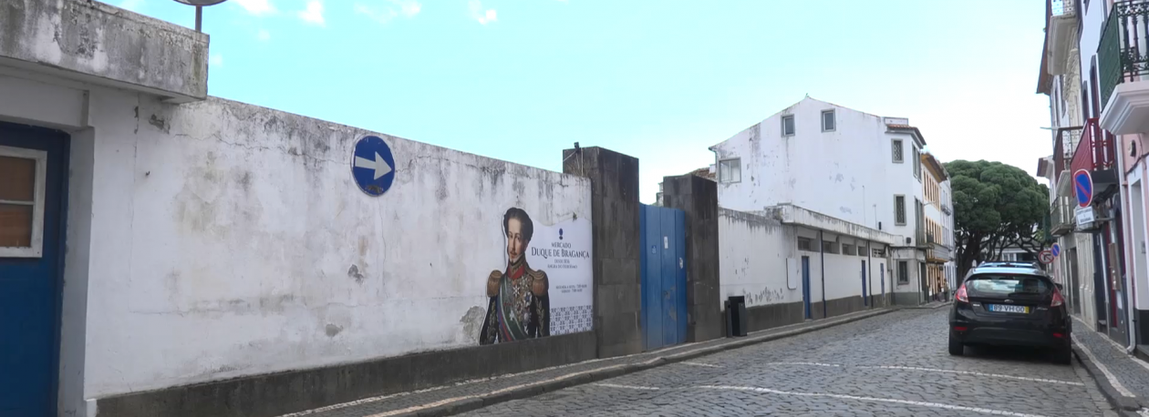 Imagem de Obras do Mercado Municipal de Angra atrasadas por demolição pendente