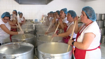 Imagem de Festas do Espírito Santo: Mais de 60 voluntárias preparam sopas e arroz doce