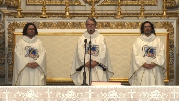 Imagem de 3 irmãos, dois deles gémeos, assinalam 25 anos de sacerdócio
