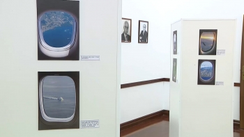 Imagem de Exposição de fotografia convida o público a espreitar pelas janelas dos aviões