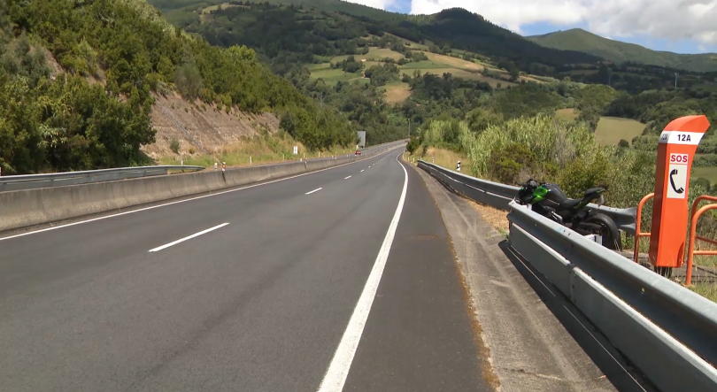 Imagem de Colisão entre motas na via rápida Ponta Delgada-Lagoa provoca um morto e dois feridos