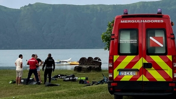 Imagem de Buscas para encontrar corpo do homem desaparecido na lagoa das Sete Cidades retomadas