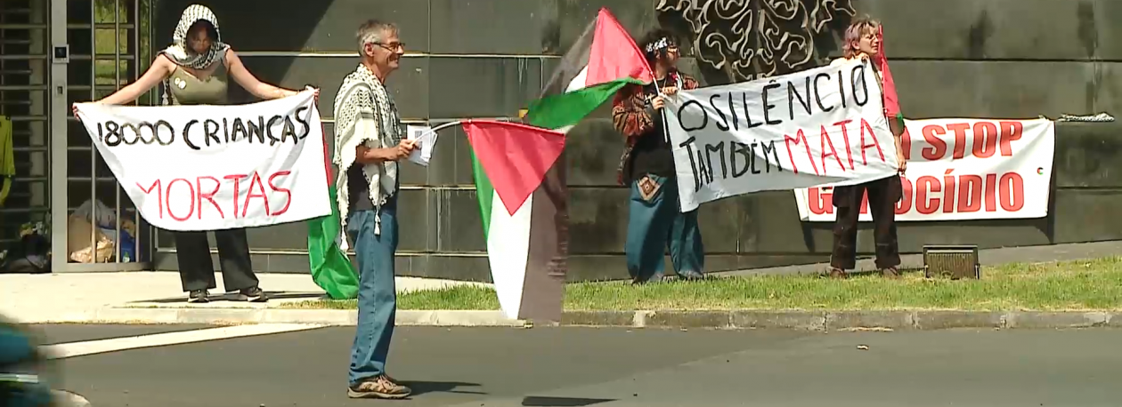 Imagem de Azores for Gaza: Movimento pacifista promove manifestação à entrada da Base das Lajes