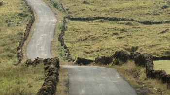 Imagem de Governo quer reabilitar 400 quilómetros de estradas no Pico