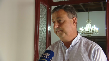 Imagem de Escola Cinco Ribeiras: Fica tudo como dantes até que teto seja recuperado