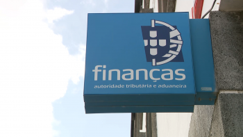 Imagem de Empresários protestam contra fecho das Tesourarias da Autoridade Tributária e Aduaneira em São Miguel
