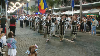 Imagem de Folk Azores realiza primeiro grande desfile com 15 grupos internacionais
