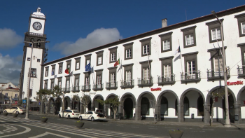 Imagem de Jovem detido pela PJ por tentativa de homicídio e violência doméstica em Ponta Delgada