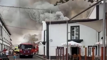 Imagem de Incêndio destruiu restaurante no centro da Vila de Santa Cruz da Graciosa