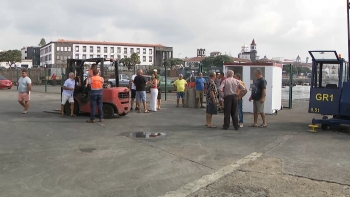 Imagem de Pescadores de Ponta Delgada queixam-se da falta de espaço para descarregar peixe