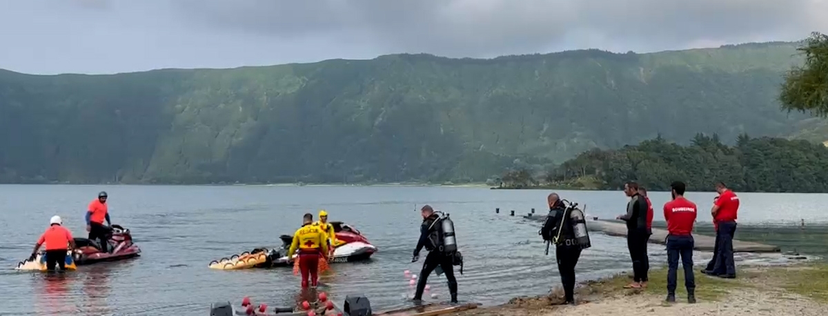 Imagem de Condições na água dificultam buscas na lagoa das Sete Cidades