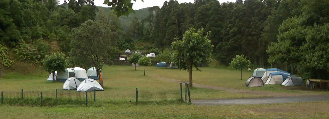 Imagem de Parque de campismo das Sete Cidades espera obras de requalificação há vários anos