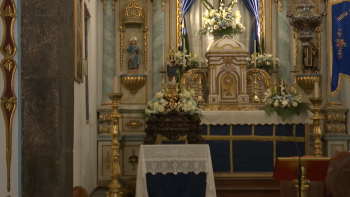 Imagem de Procissão de velas no Corvo homenageia 17 vítimas de um naufrágio em 1942