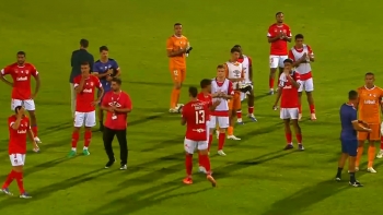 Imagem de Santa Clara em desvantagem no play-off da Liga Conferência