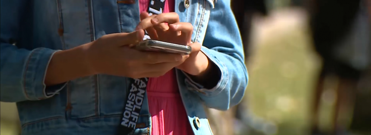 Imagem de Telemóveis nas escolas: Decisão final nas mãos das escolas açorianas