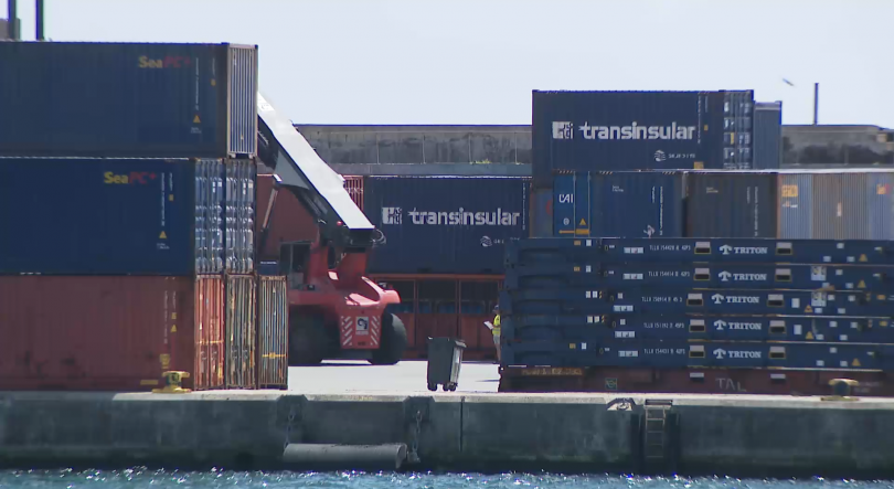 Imagem de Transinsular assegura logística para renovação dos parques eólicos nos Açores