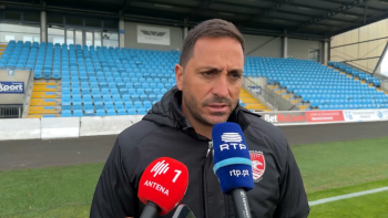 Imagem de Santa Clara defronta Larne: Procura ganhar vantagem rumo ao play-off