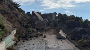 Imagem de Derrocada no acesso à Ferraria, em São Miguel