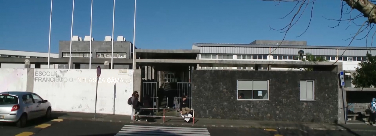 Imagem de Escola Francisco Ornelas da Câmara vai ter aulas em português e inglês