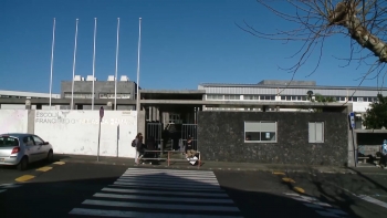 Imagem de Escola Francisco Ornelas da Câmara vai ter aulas em português e inglês