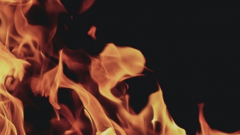 Imagem de Incêndio esta manhã numa casa devoluta no centro de Ponta Delgada apenas com danos materiais