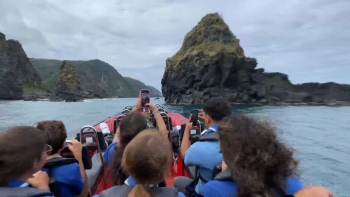 Imagem de Passeios de barco pela costa das Flores mostram sítios únicos aos turistas